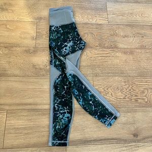 Lululemon ,In the city blue pattern cropped leg mesh cut outs Yoga pant , Size S